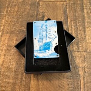 💳 Minimalist Laser Engraved RFID Blocking Wallet 💳